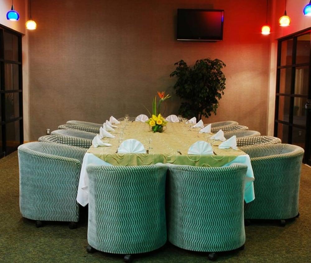 Hotel Royal Garden Reynosa Esterno foto