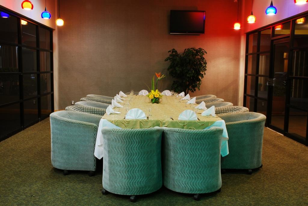 Hotel Royal Garden Reynosa Esterno foto