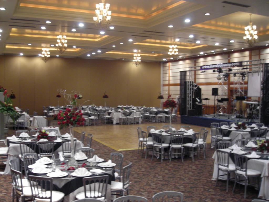 Hotel Royal Garden Reynosa Esterno foto