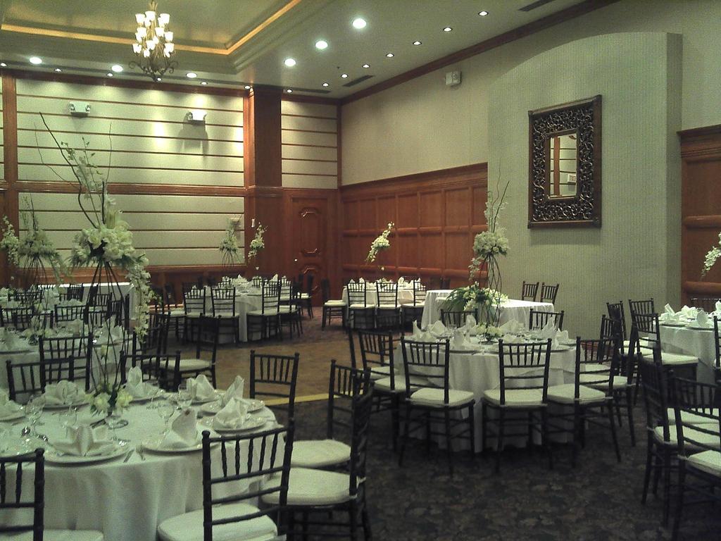 Hotel Royal Garden Reynosa Esterno foto